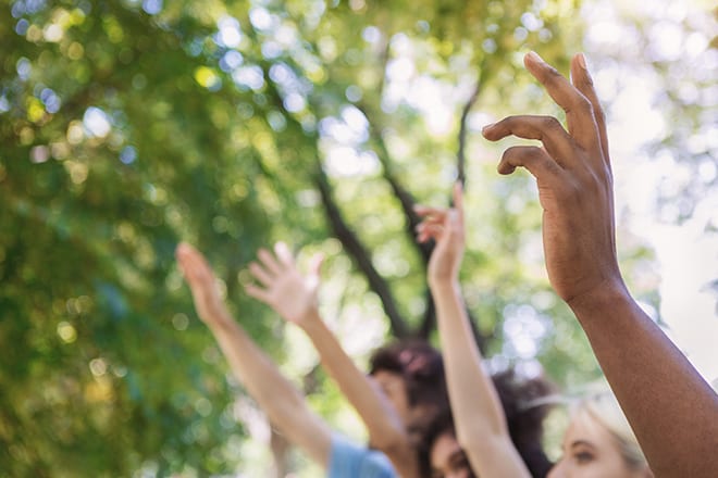 ProxyVotingPolicy_GettyImages-1145183205_660x440 lots of hand in the air in a park
